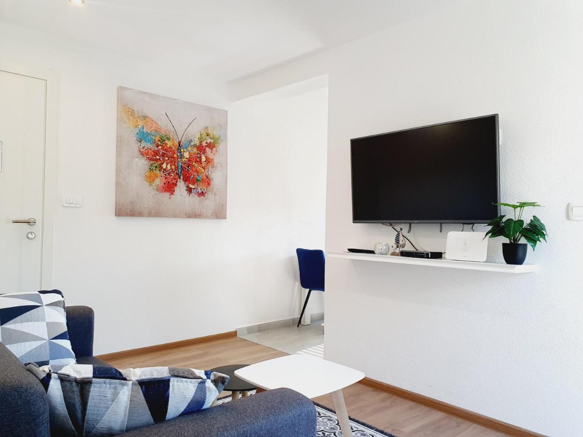 White House Apartments Dugi Rat Bagian luar foto
