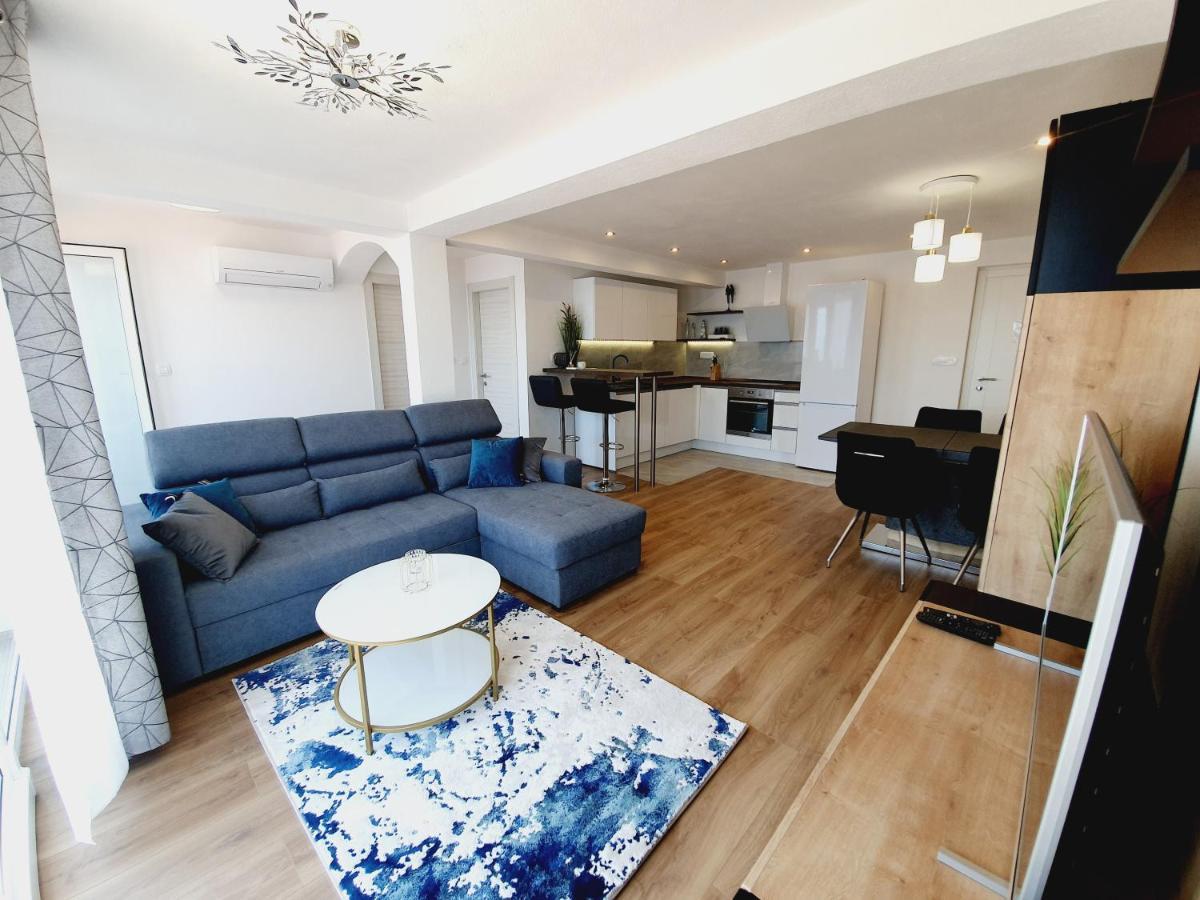 White House Apartments Dugi Rat Bagian luar foto
