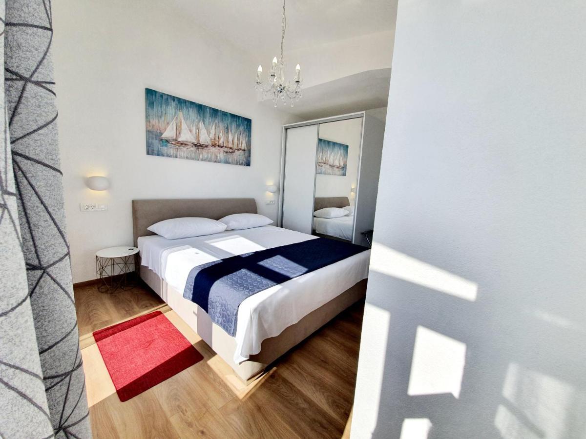 White House Apartments Dugi Rat Bagian luar foto