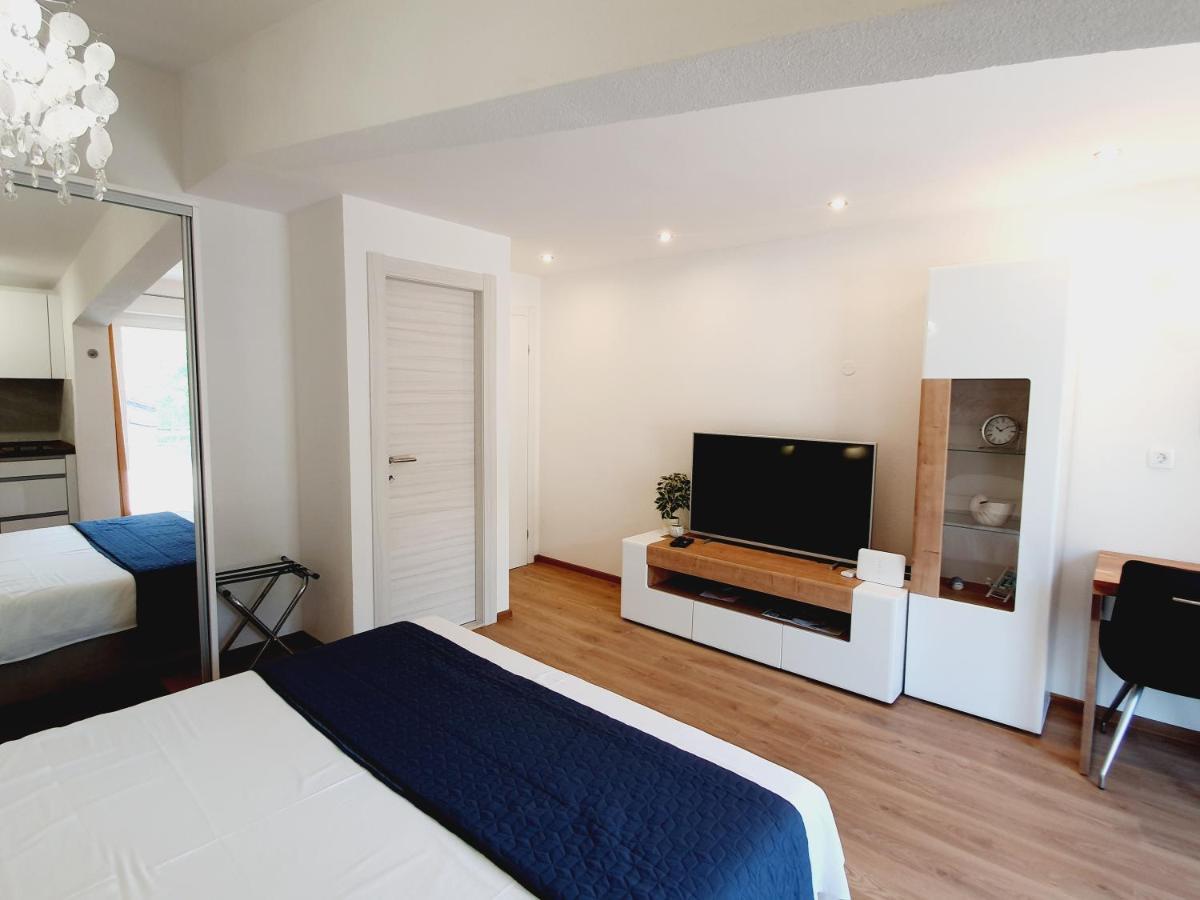 White House Apartments Dugi Rat Bagian luar foto