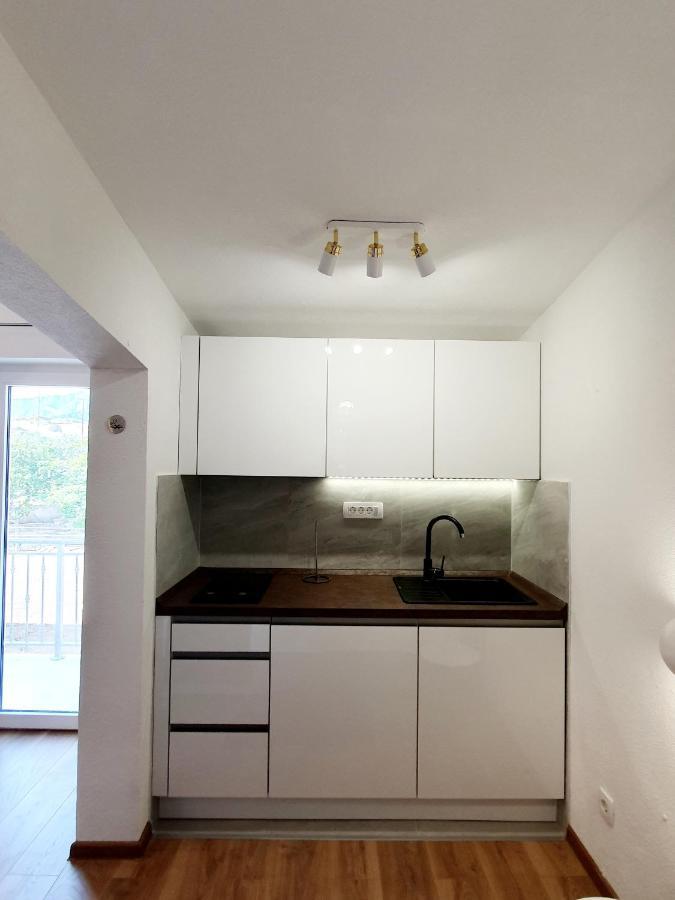 White House Apartments Dugi Rat Bagian luar foto