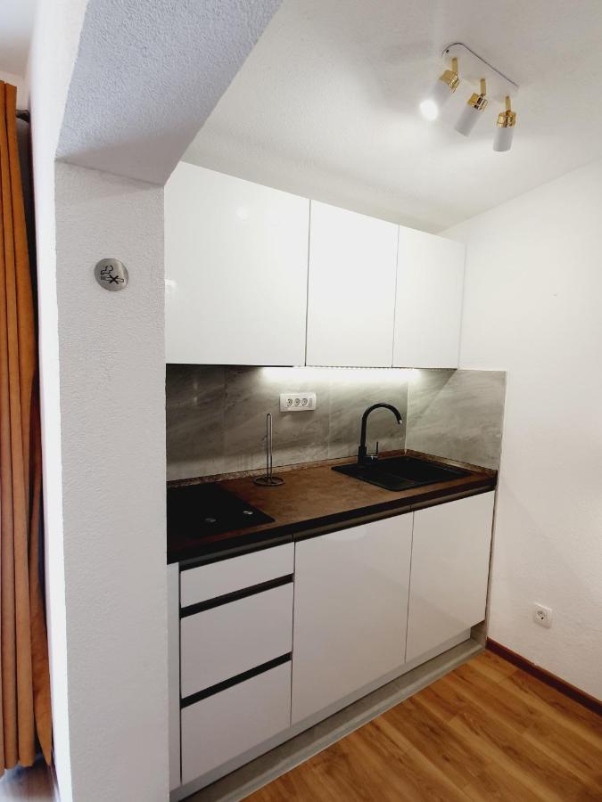 White House Apartments Dugi Rat Bagian luar foto