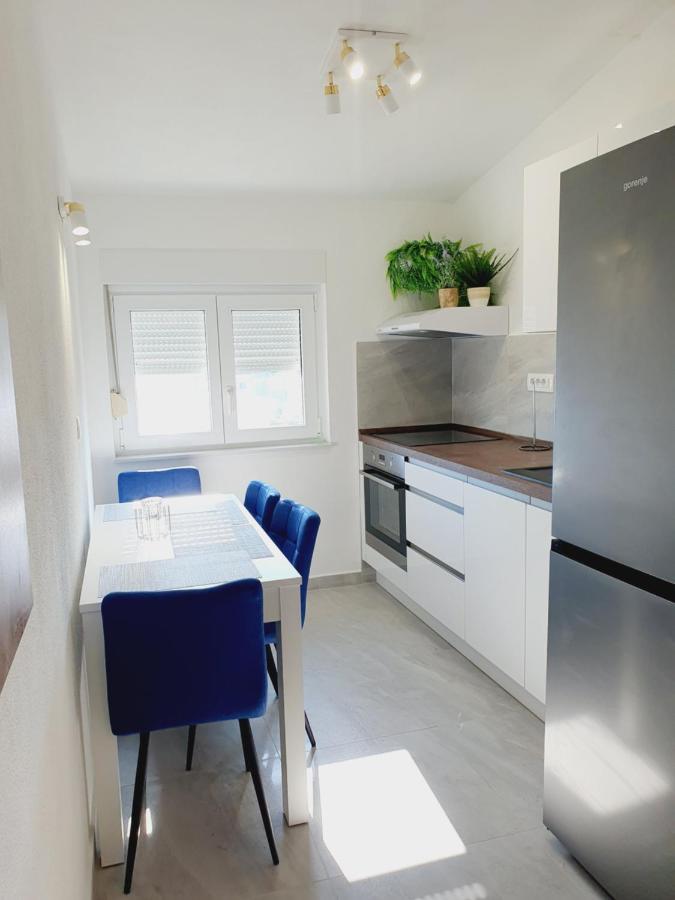 White House Apartments Dugi Rat Bagian luar foto
