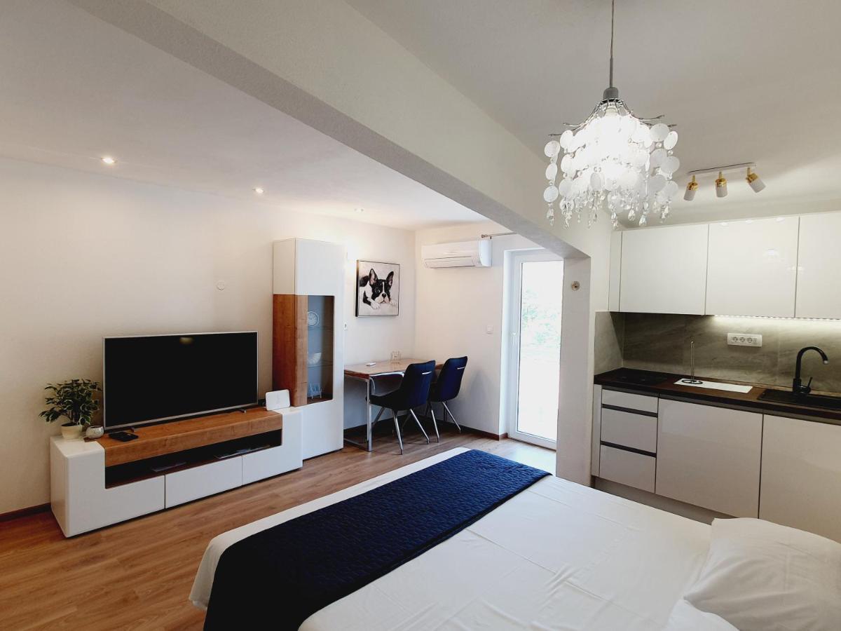 White House Apartments Dugi Rat Bagian luar foto