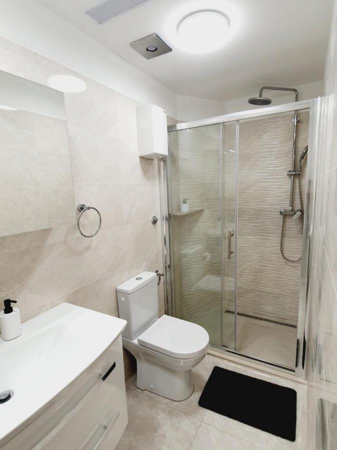White House Apartments Dugi Rat Bagian luar foto
