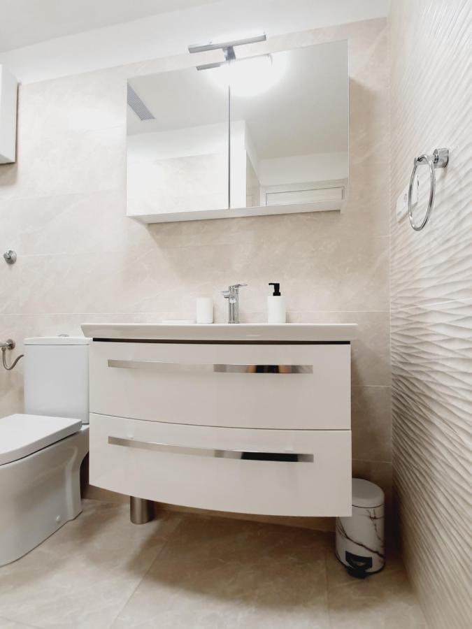 White House Apartments Dugi Rat Bagian luar foto