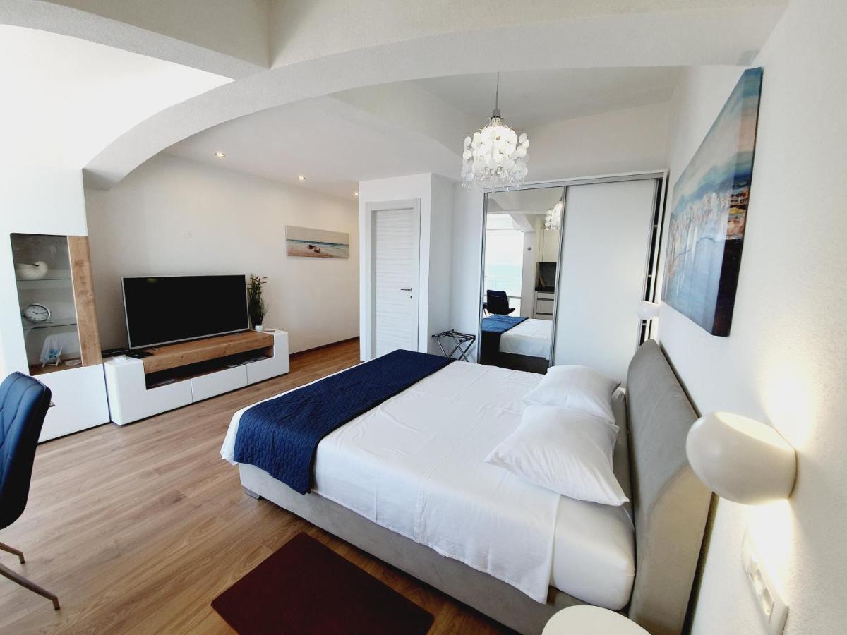 White House Apartments Dugi Rat Bagian luar foto