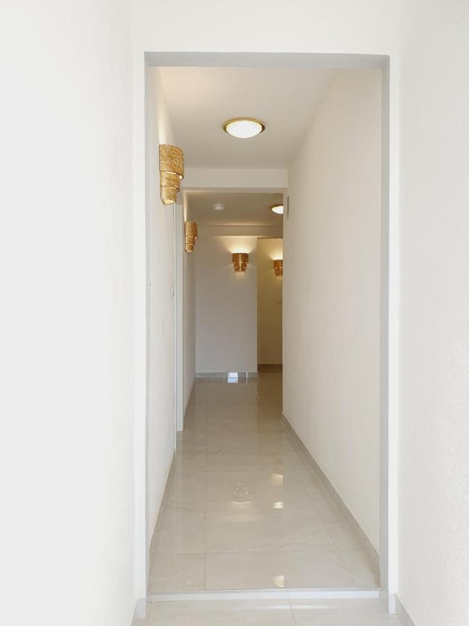 White House Apartments Dugi Rat Bagian luar foto